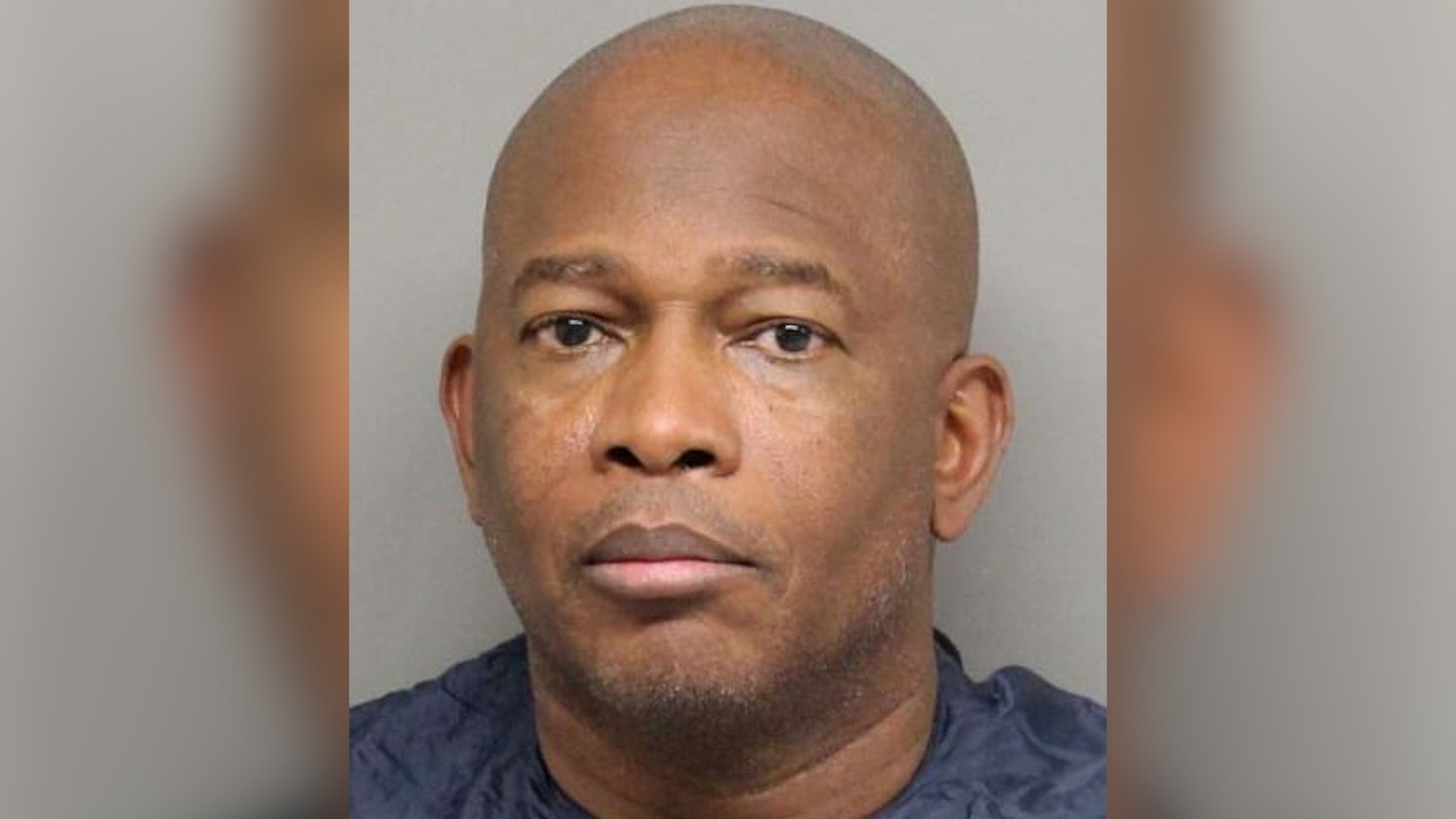 Exentrenador de los Huskers arrestado por agresión y estrangulamiento