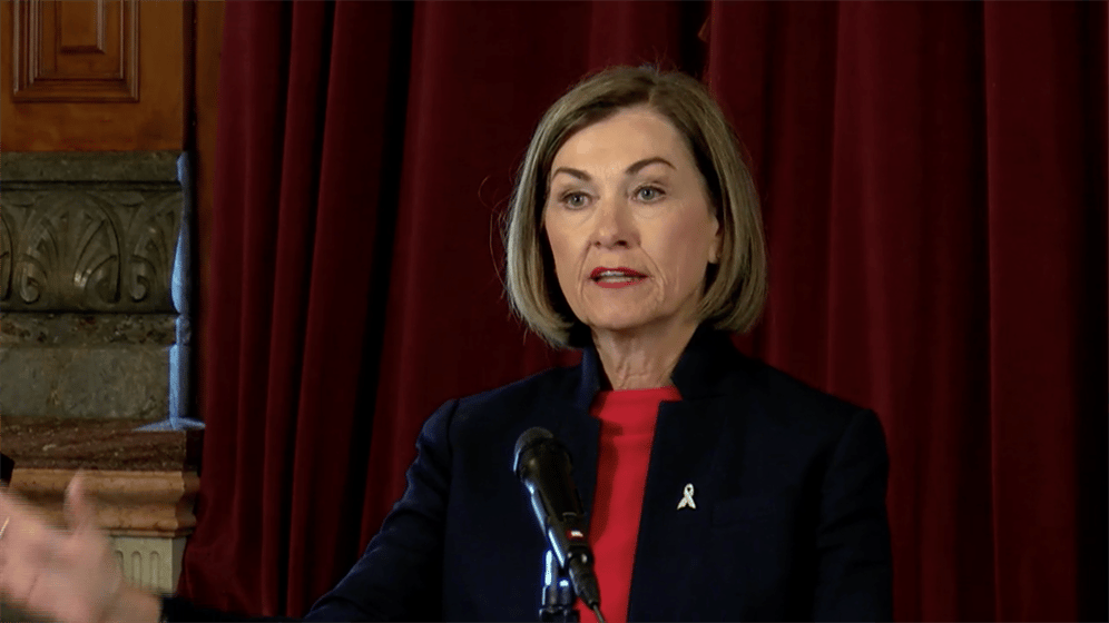 La gobernadora de Iowa, Kim Reynolds, responde a las preocupaciones de las autoridades sobre la nueva ley migratoria
