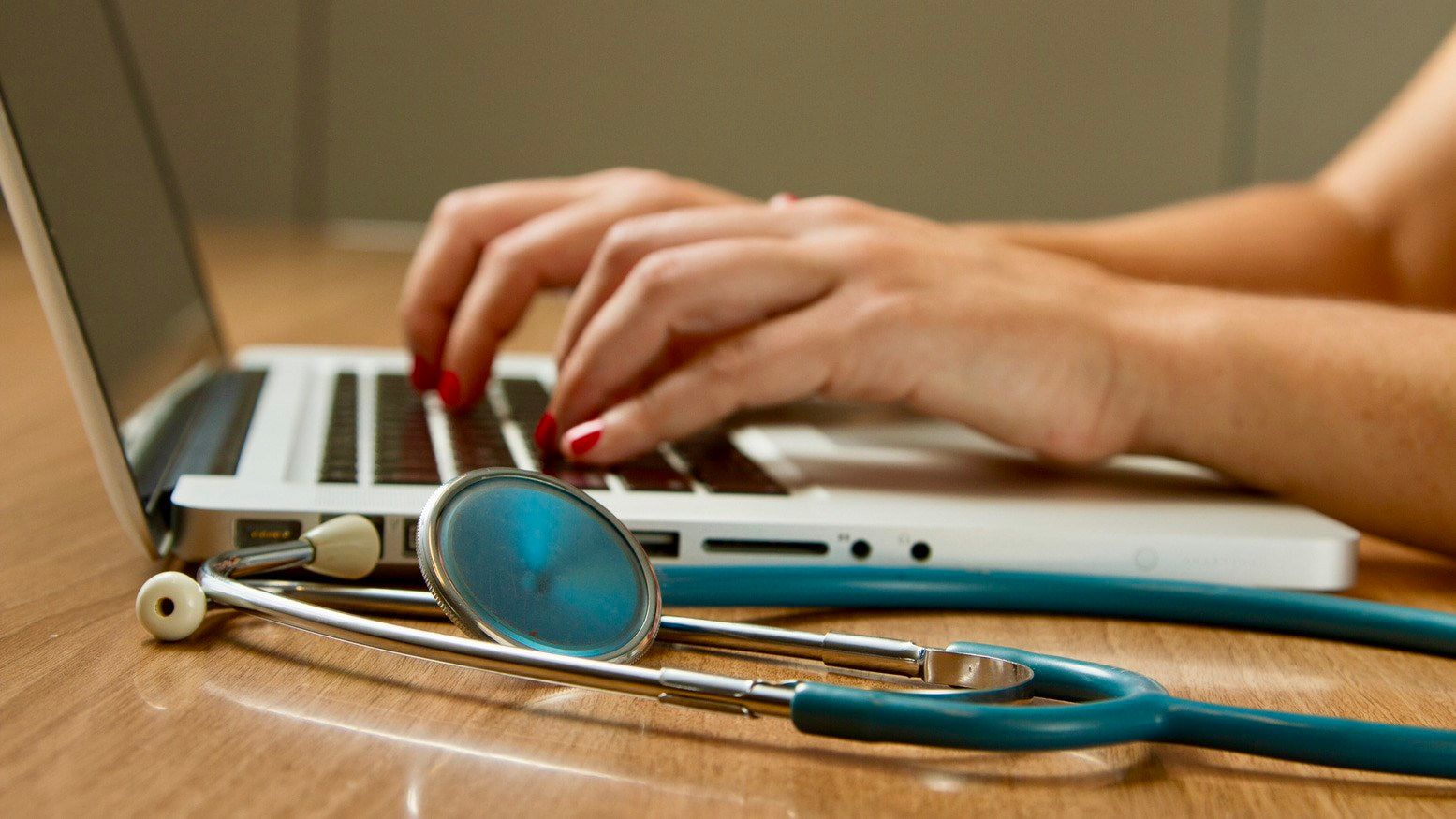 Organización de Nebraska exige acción federal para evitar alza en costos de salud