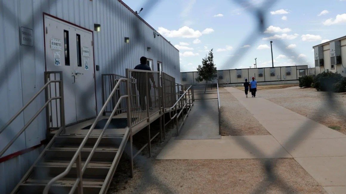 Gobierno de Trump reabrirá un gran centro de detención de familias inmigrantes en Texas