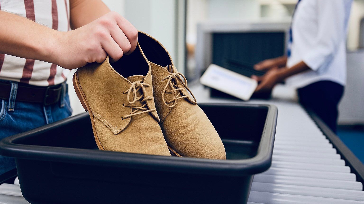 Viajeros podrían dejar de quitarse los zapatos en controles de seguridad en aeropuertos de EE. UU.