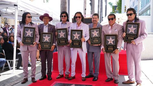 Los Bukis reciben su estrella en el Paseo de la Fama de Hollywood y se la dedican a los inmigrantes