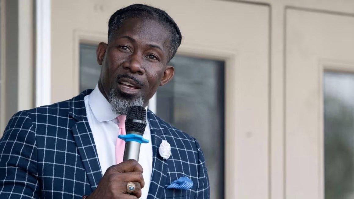 Superintendente de Iowa detenido por ICE afirmó falsamente ser ciudadano estadounidense, según la acusación