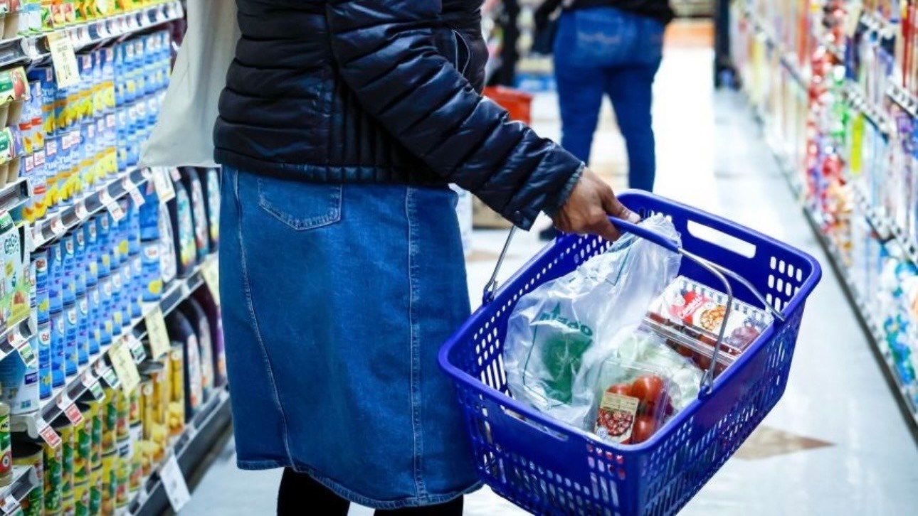 Millones de latinos podrían perder asistencia alimentaria por cierre del Gobierno federal