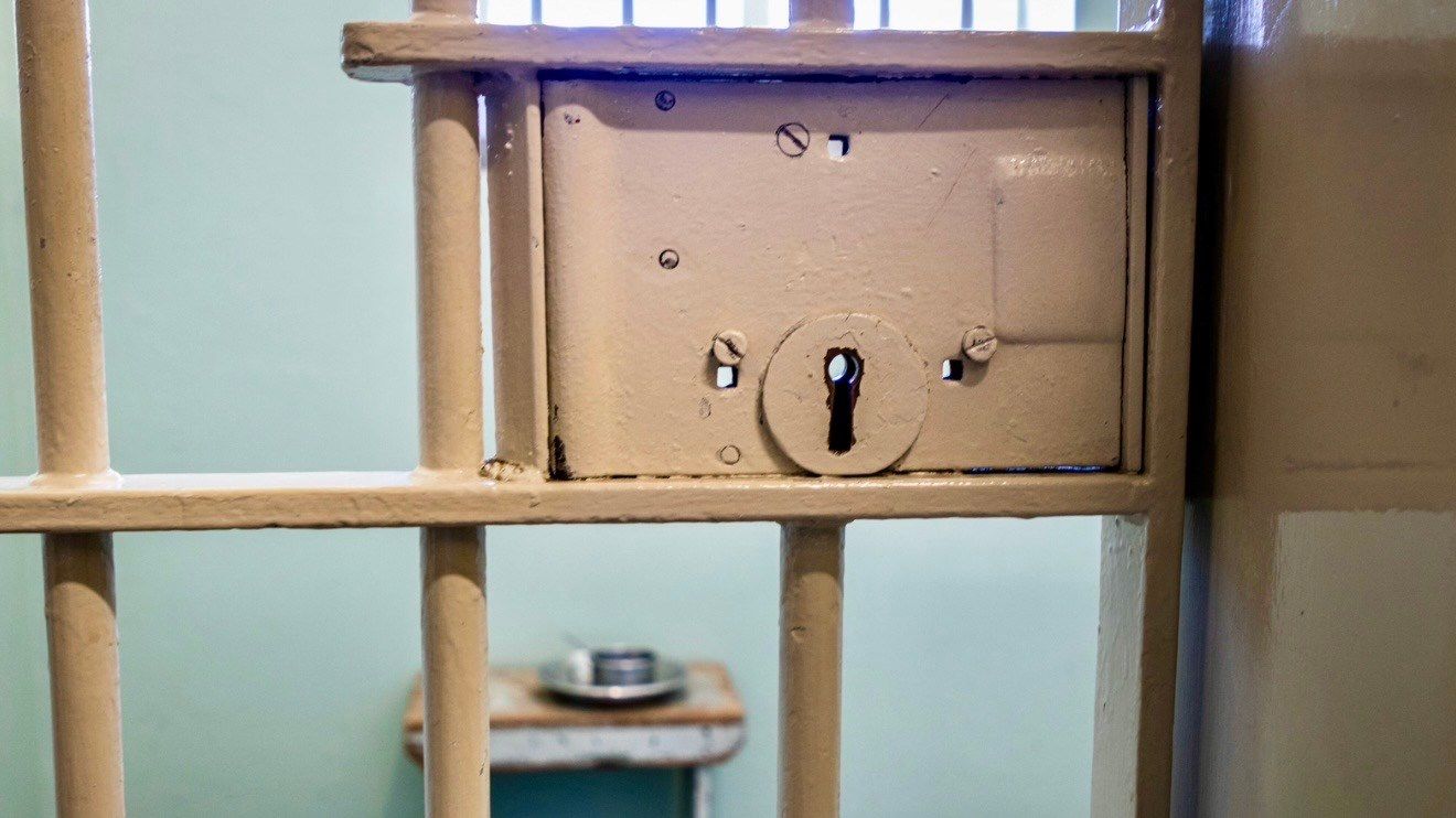 Exoficial de policía de Bellevue es detenido y despedido tras investigación criminal