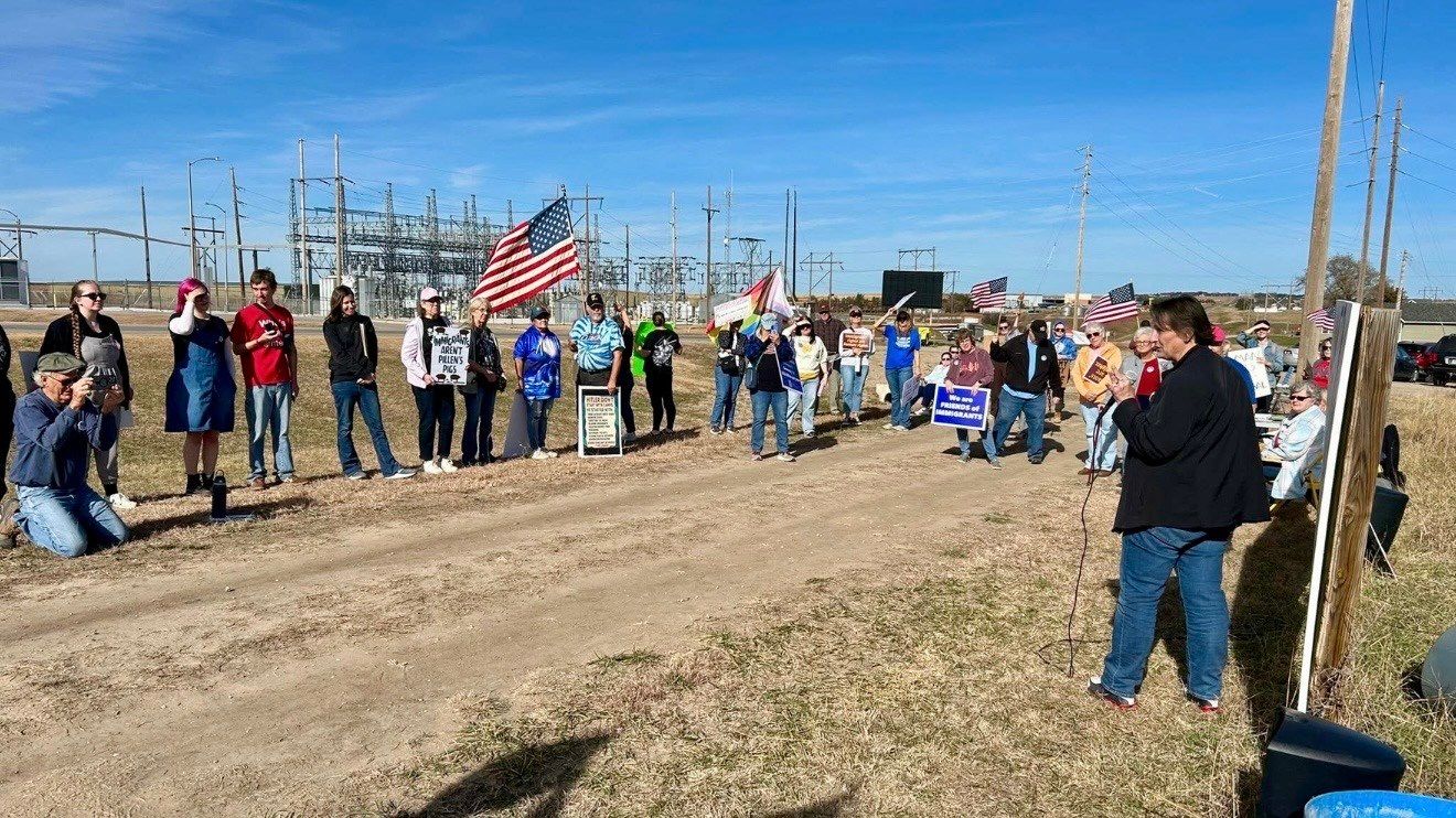 Protesta en McCook rechaza la apertura de centro de detención de ICE
